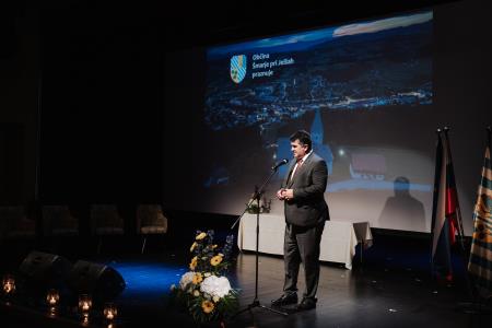 Slavnostna seja. Dr. Rado Savić, načelnik Občine Lopare. 